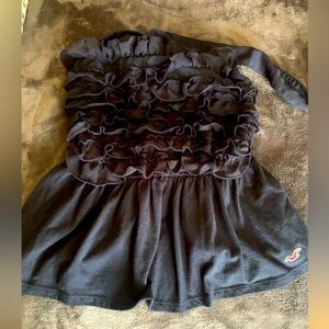Hollister Strapless Ruffled Tube Top
w/ wrap around belt Navy blue. Women’s Med